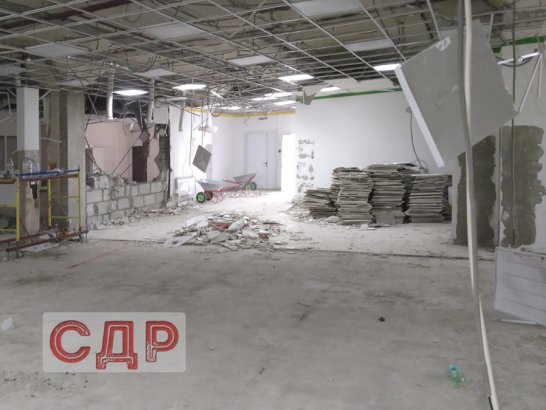 Демонтаж старой плитки и бетонной стяжки.