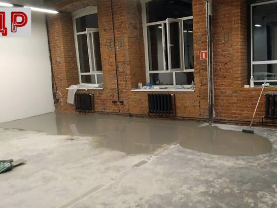 Покрытие бетонного пола специальной краской.